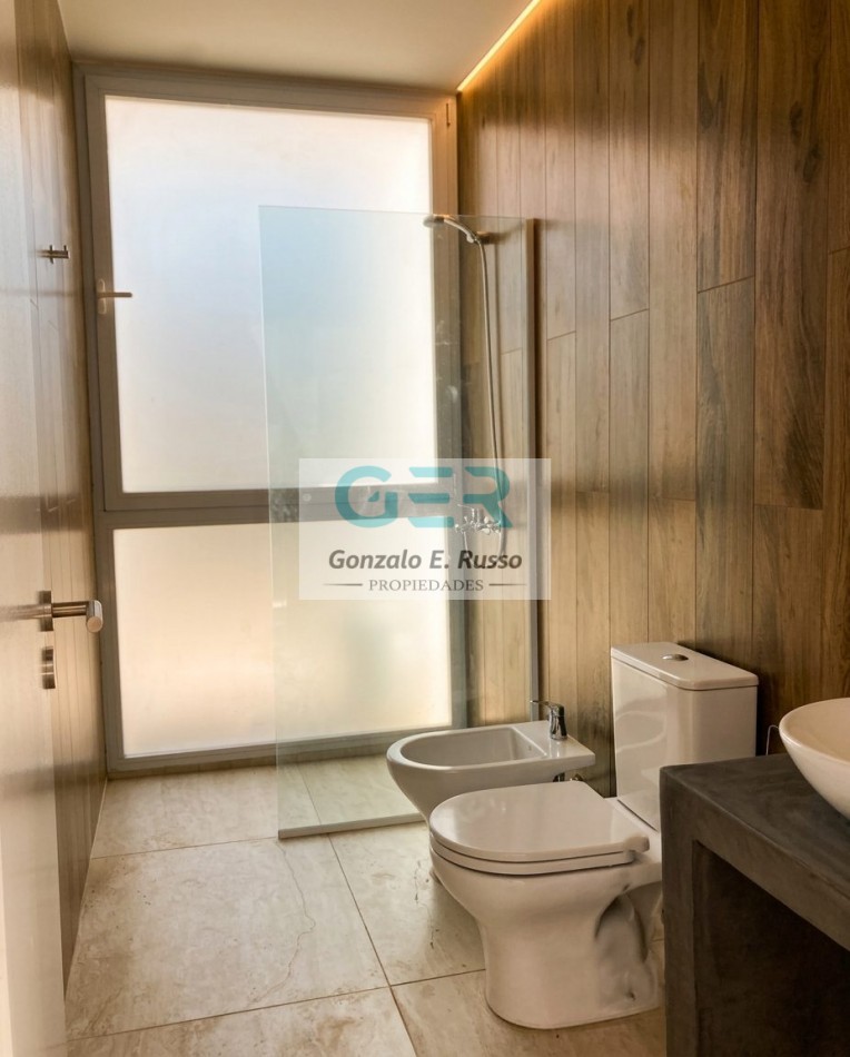 Casa En Venta 4 ambientes En Lares De Canning
