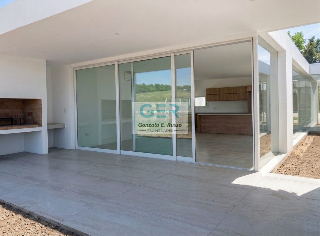 Casa En Venta 4 ambientes En Lares De Canning