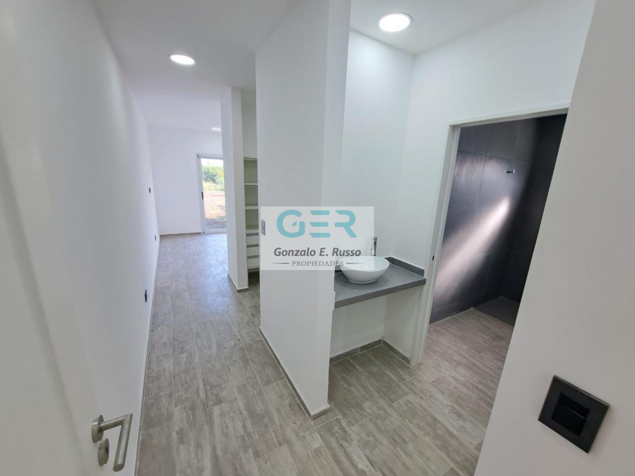 Venta Casa 4 Ambientes A Estrenar En San Lucas, Canning