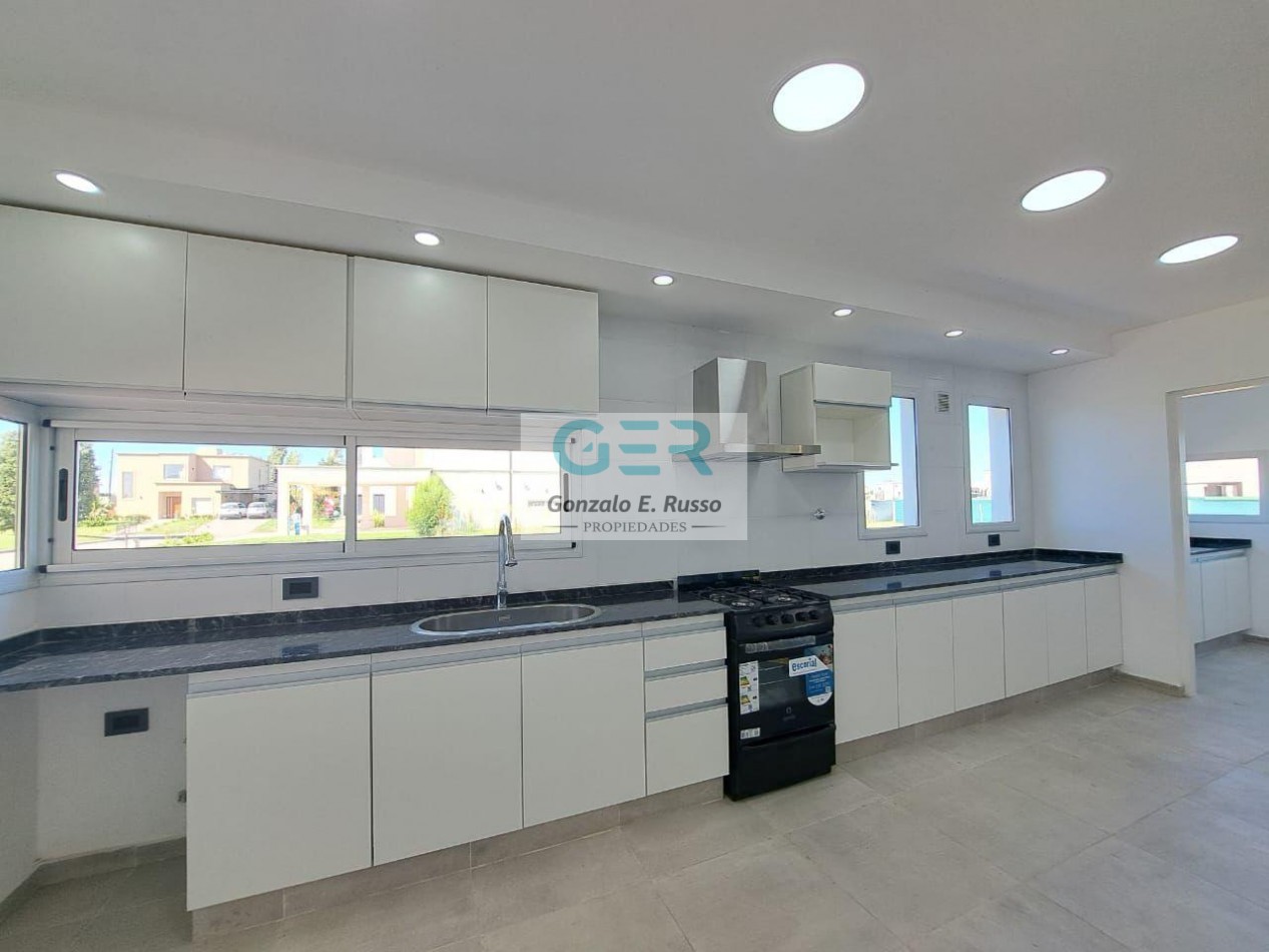 Venta Casa 4 Ambientes A Estrenar En San Lucas, Canning
