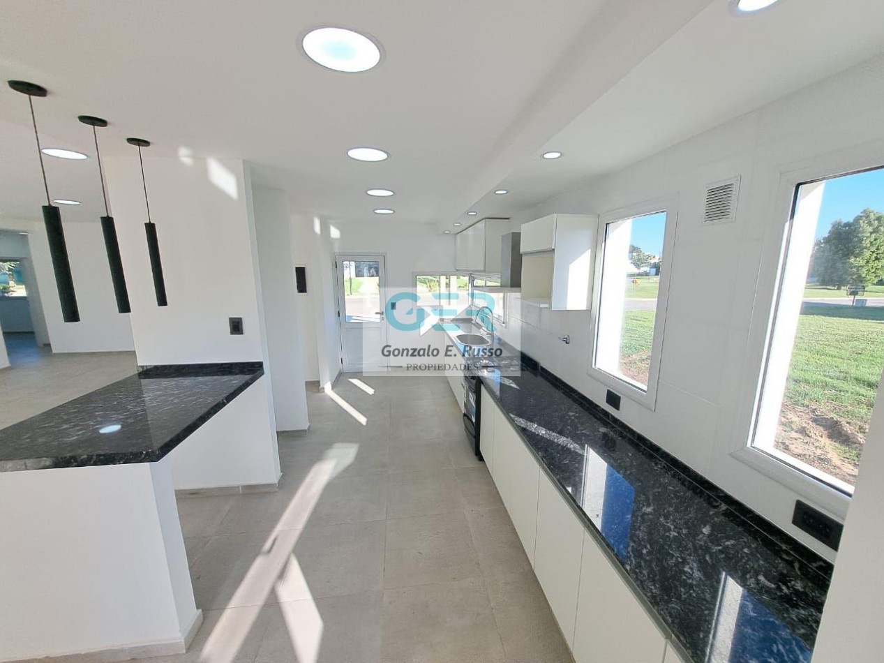 Venta Casa 4 Ambientes A Estrenar En San Lucas, Canning