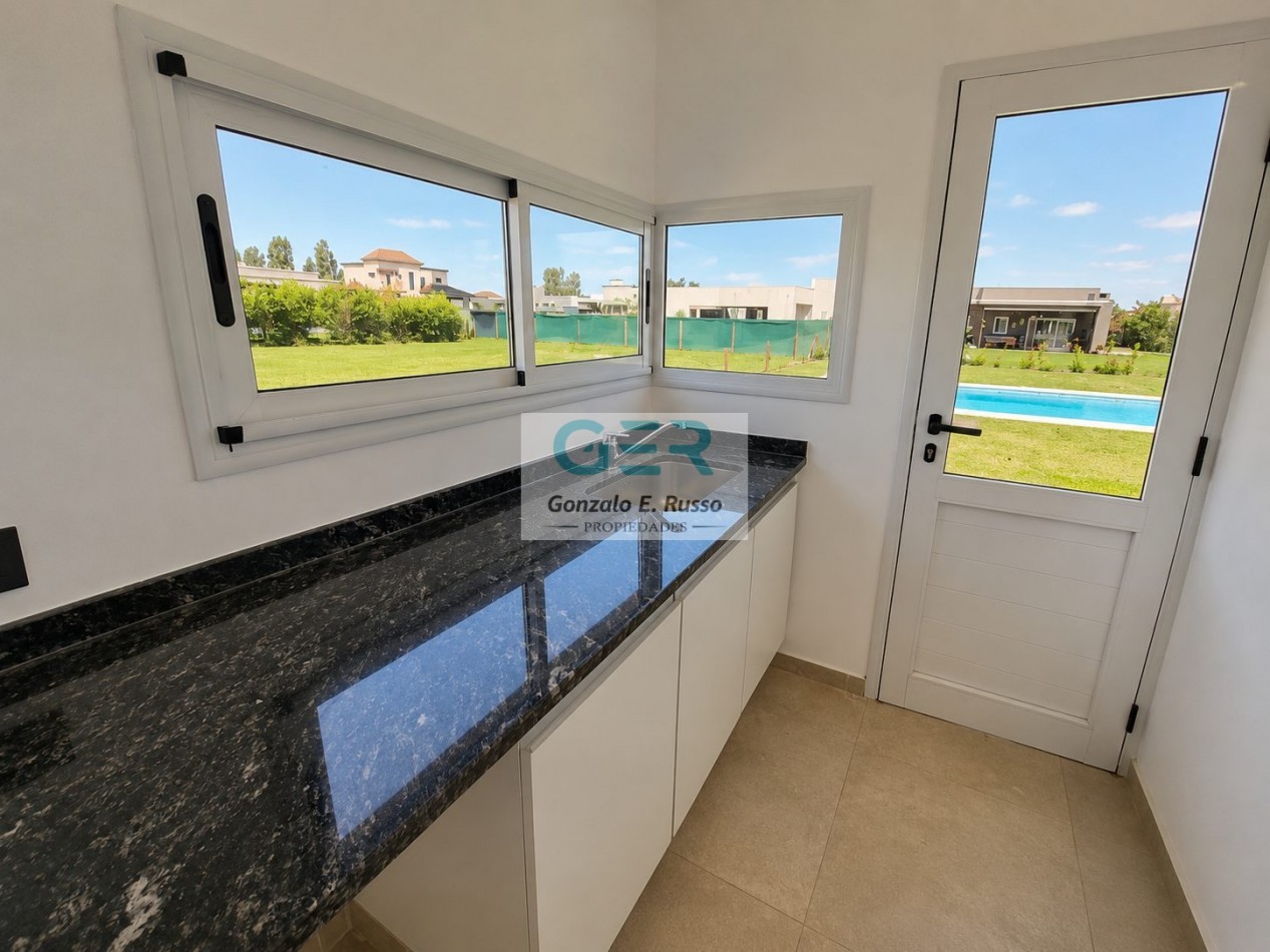 Venta Casa 4 Ambientes A Estrenar En San Lucas, Canning