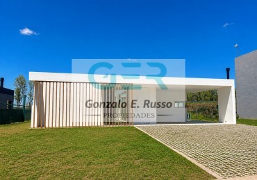Casa En Venta 4 ambientes En Lares De Canning